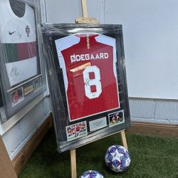 Martin Ødegaard Arsenal Home Shirt | Framed Hand Signed w/ COA