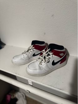 Air Jordan 1 Mid “Chicago” | 6.5Y / Women’s 8