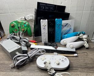 Black Nintendo Wii RVL- 001 with WiiSports Resort and Extra Controllers Bundle.