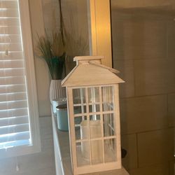 Moving/ garage sale Home decor and bathroom and wall decor