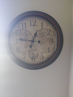 Round wall clock 20" x 20" is still available 19152 zip