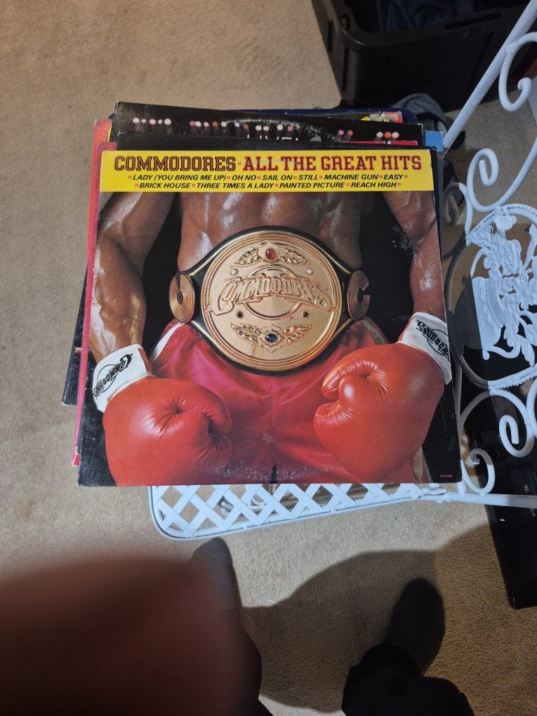 COMMODORES VINYL