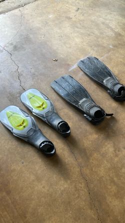 Snorkeling fins