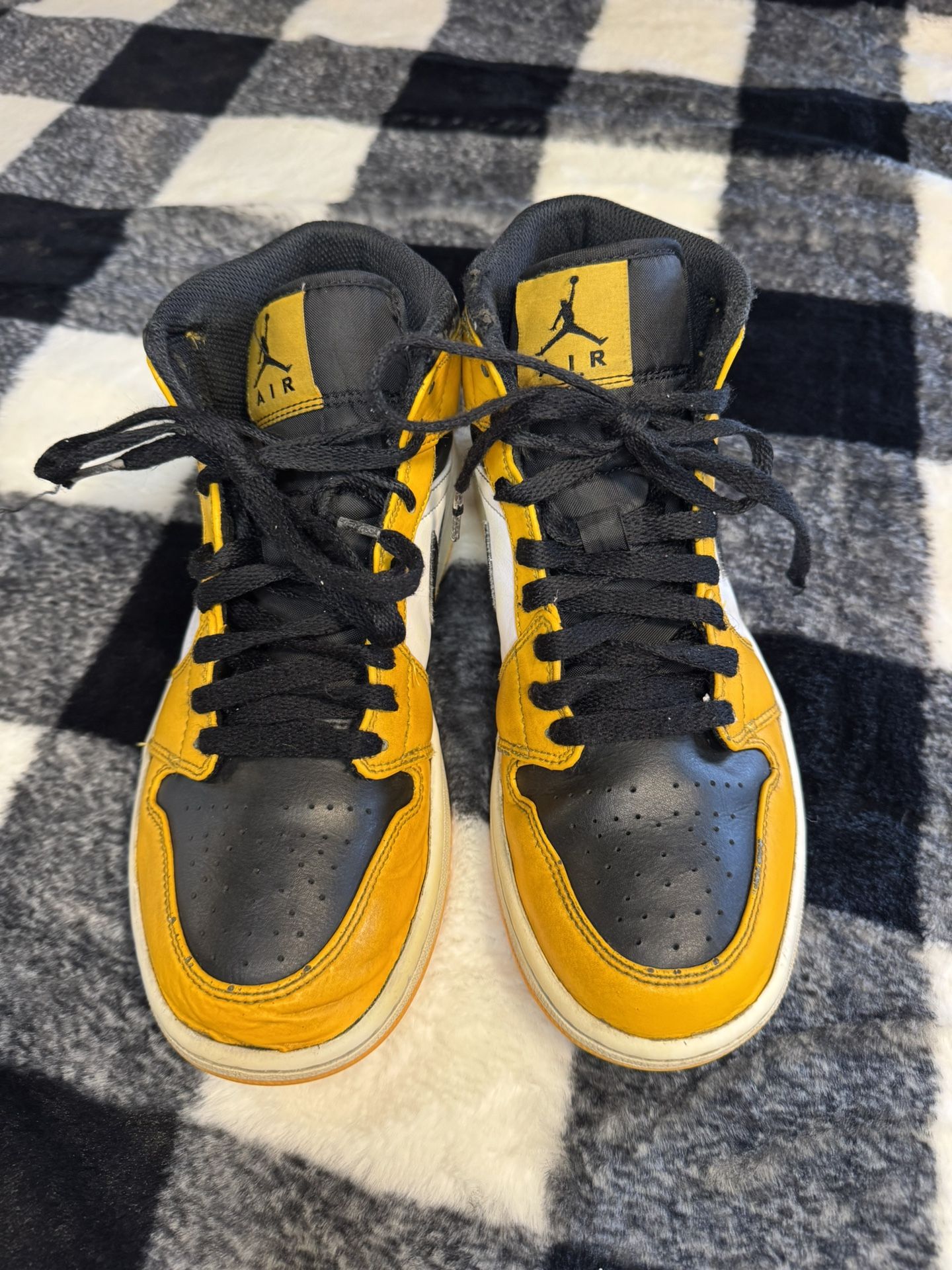 Vintage Air Jordan NIKE. Mid Taxi Black & Yellow shoe. Adult Sz 8