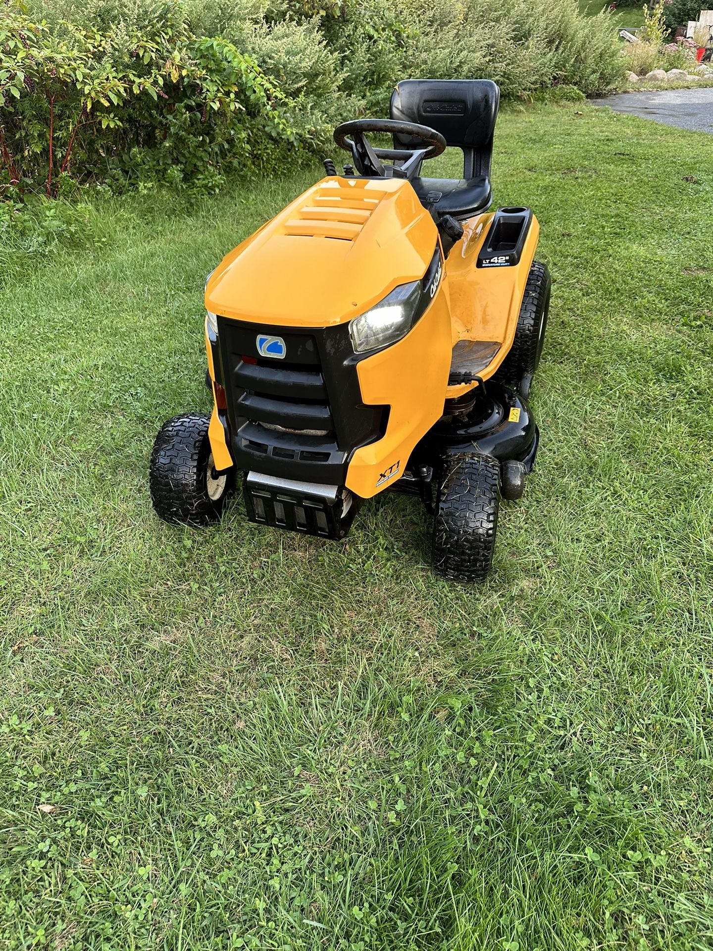 Cub Cadet XT 1 LT 42 Riding Mower