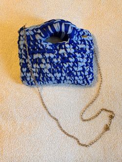 Hand/crossbody crochet bag
