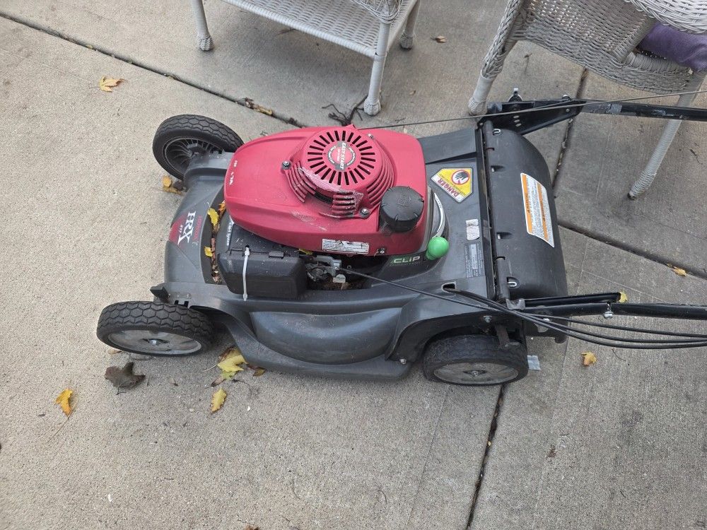 Honda HRX217 Lawnmower (Handle Broken) No Bag