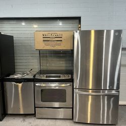 🏡 4-Piece Kitchen Appliance Set for Sale!