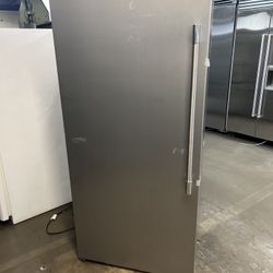 New Open Box Upright Freezer With Internal Ice Maker 