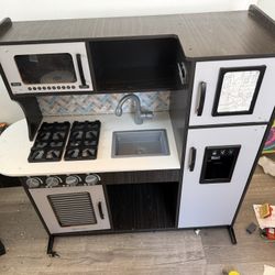 Play Kitchen 