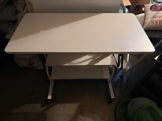 White Computer Desk Sit down or stand up