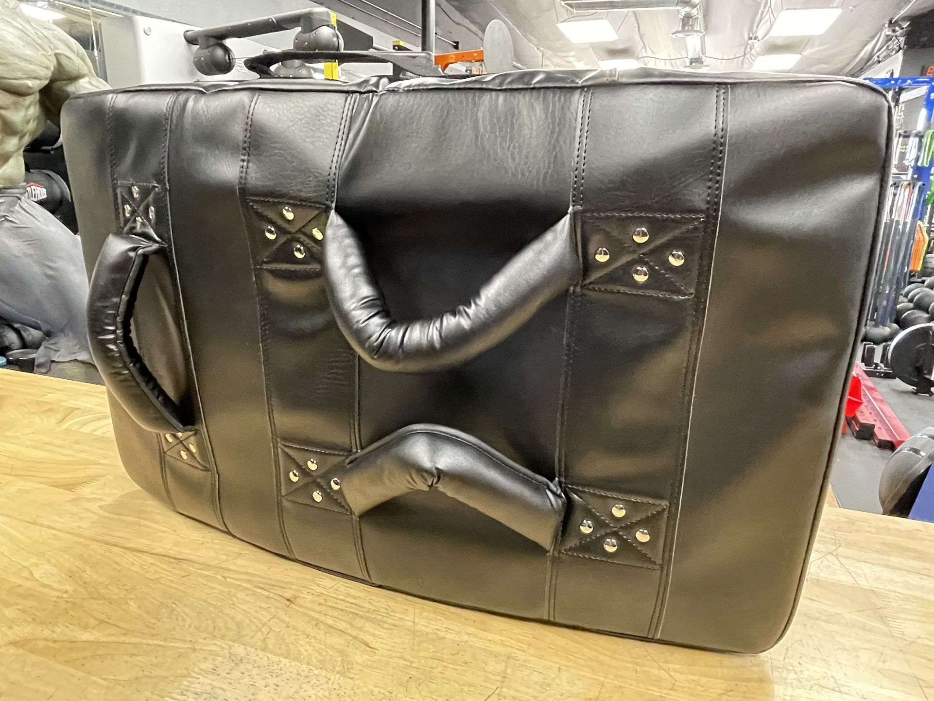 STRIKING SHIELDS🔹PUNCHING BAGS🔹HEAVY BAG RACKS🔹MMA BOXING