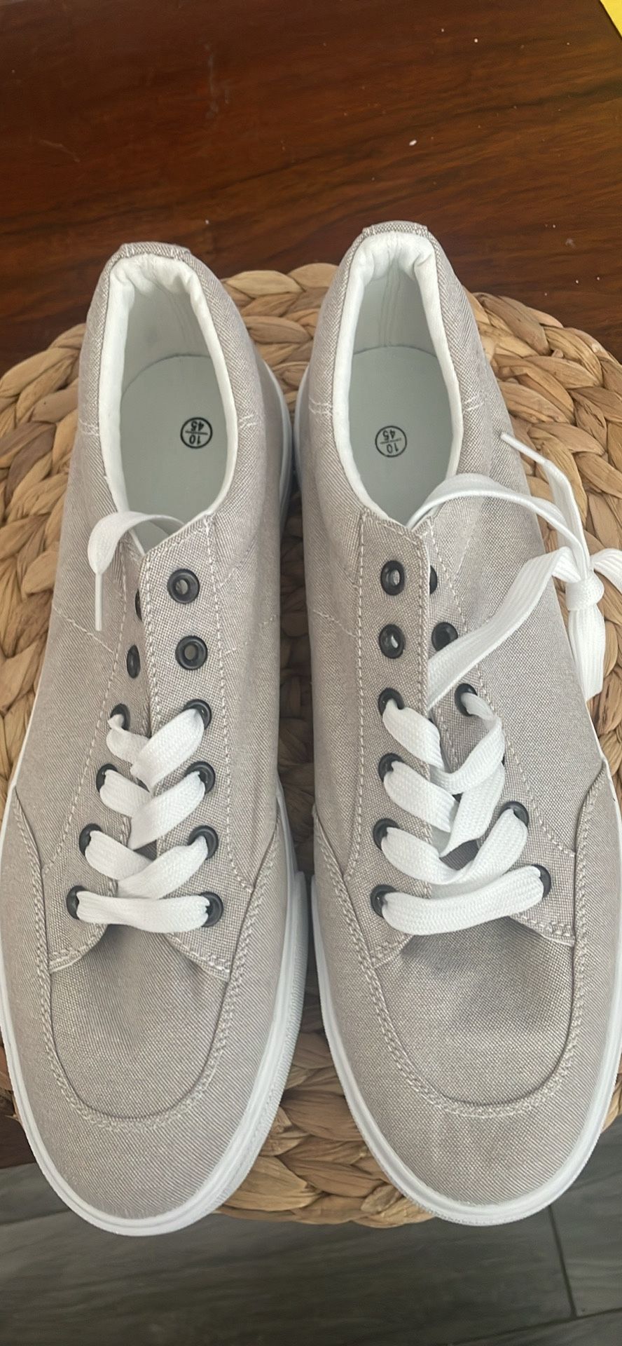 New Woman’s Size 10 Canvas Deck Shoes