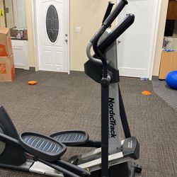 NordicTrack Comercial 1300 Elliptical