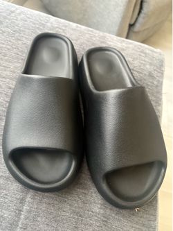 Yeezy slide 11
