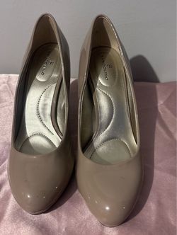 Bandolino Women’s Nude Patent Platform High Heel Pumps – Size 6.5M