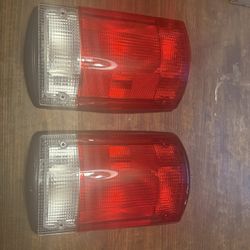 95-04 FORD VAN E150 E250 E350 FR195-U100R Right & Left Tail Light AFT LENS