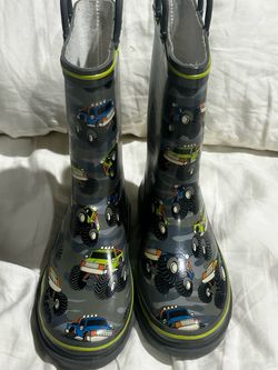 Boy rain boots