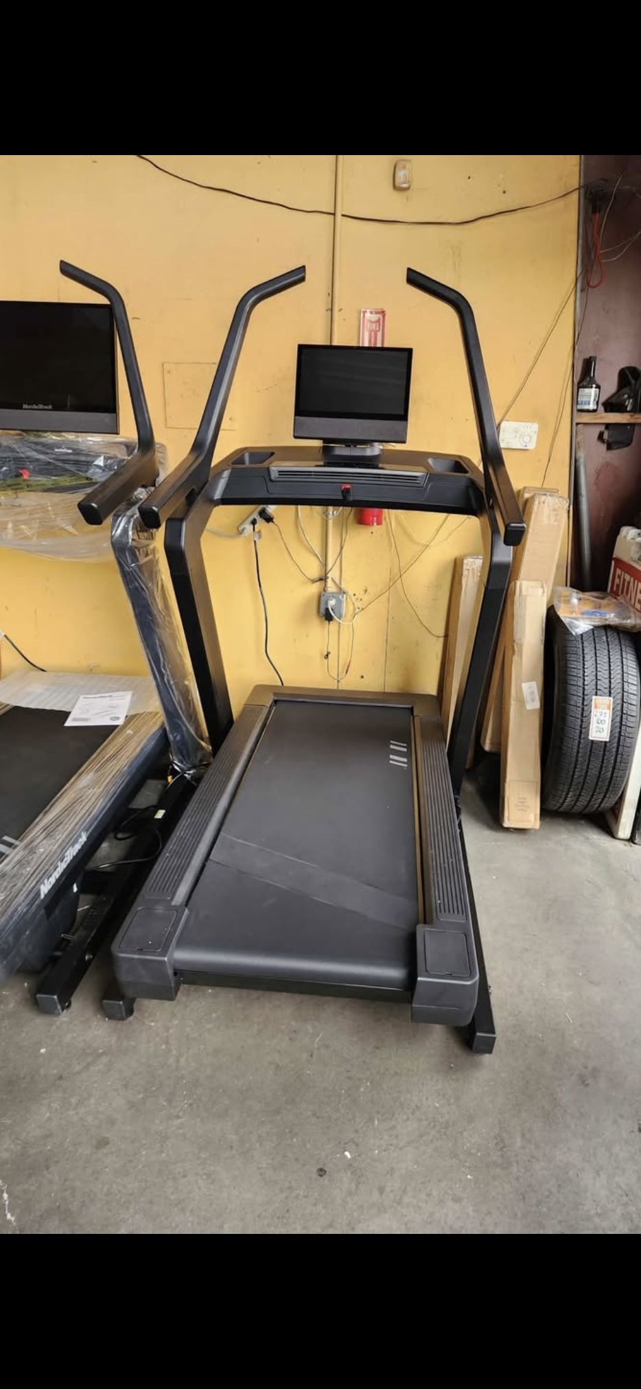 2025 Model Nordictrack X16 treadmill- 1800$ 40% incline 12mph max speed