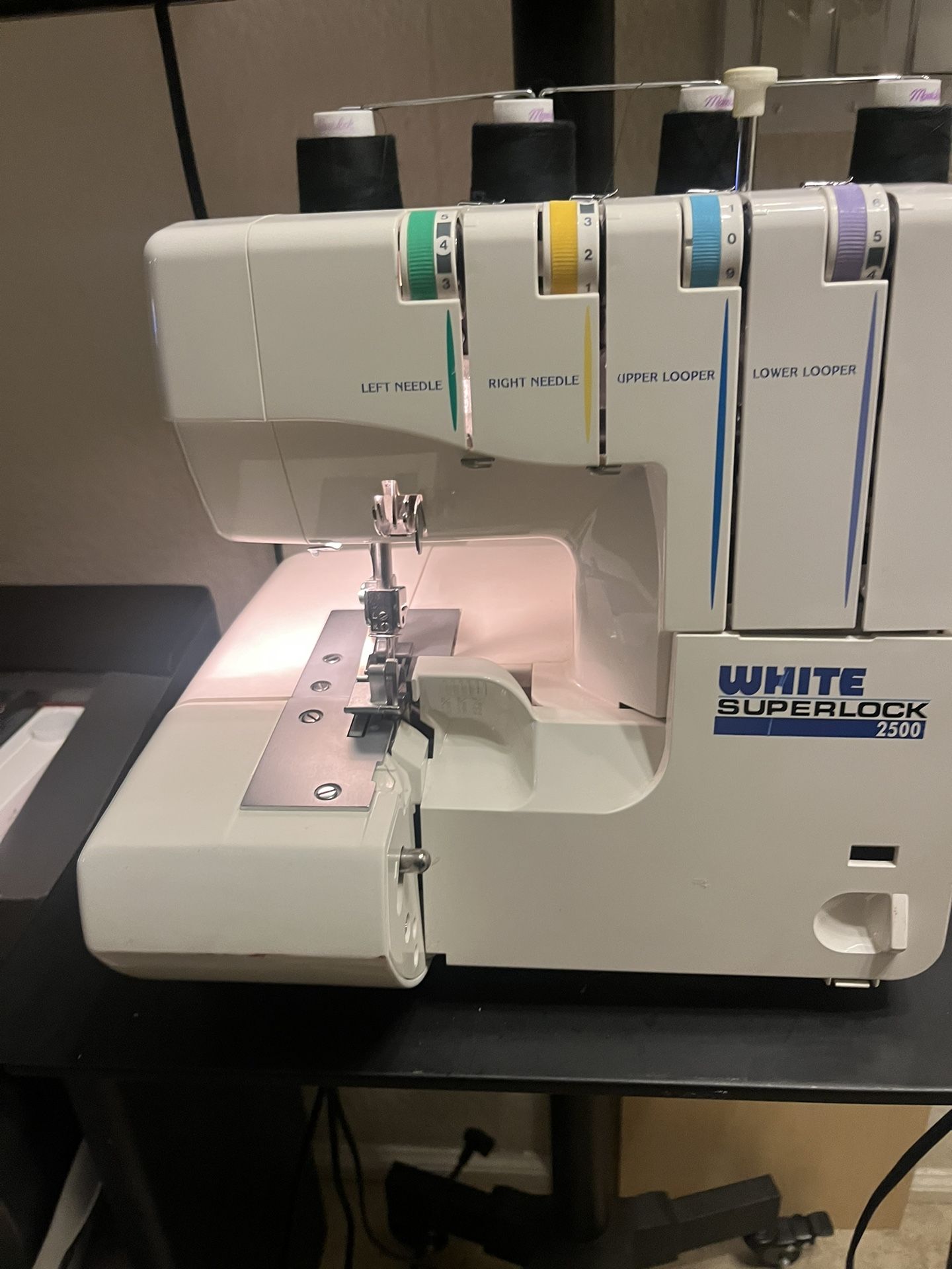 White SuperLock 2500 surger Sewing Machine