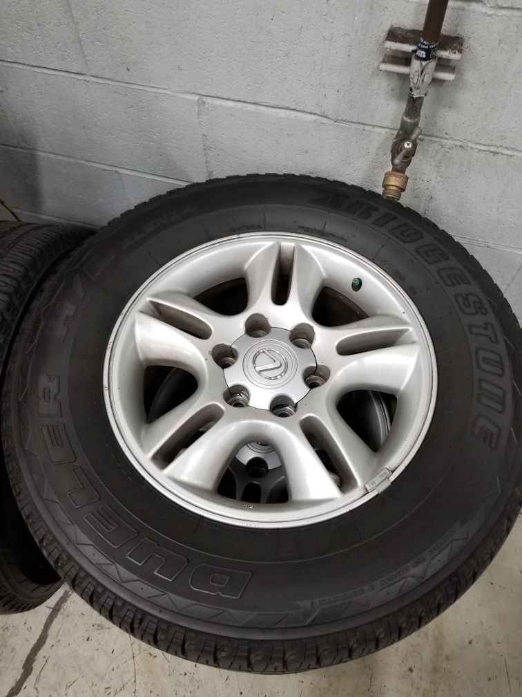 Near new tires 265/65/17