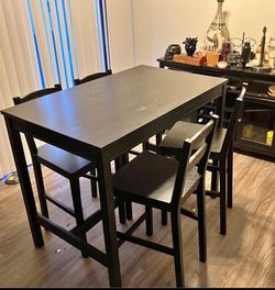Dining table and 4 chairs