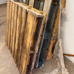 FREE PALLETS