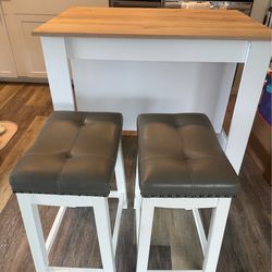 Kitchen island table with 2 barstools