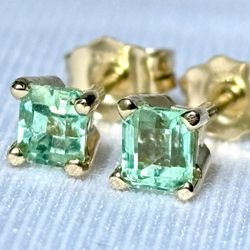 Brand New - 14k Genuine Colombian emerald earrings, 14k gold, 0.55 carats 