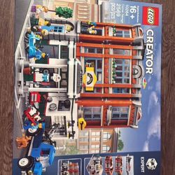 Lego Corner Garage 