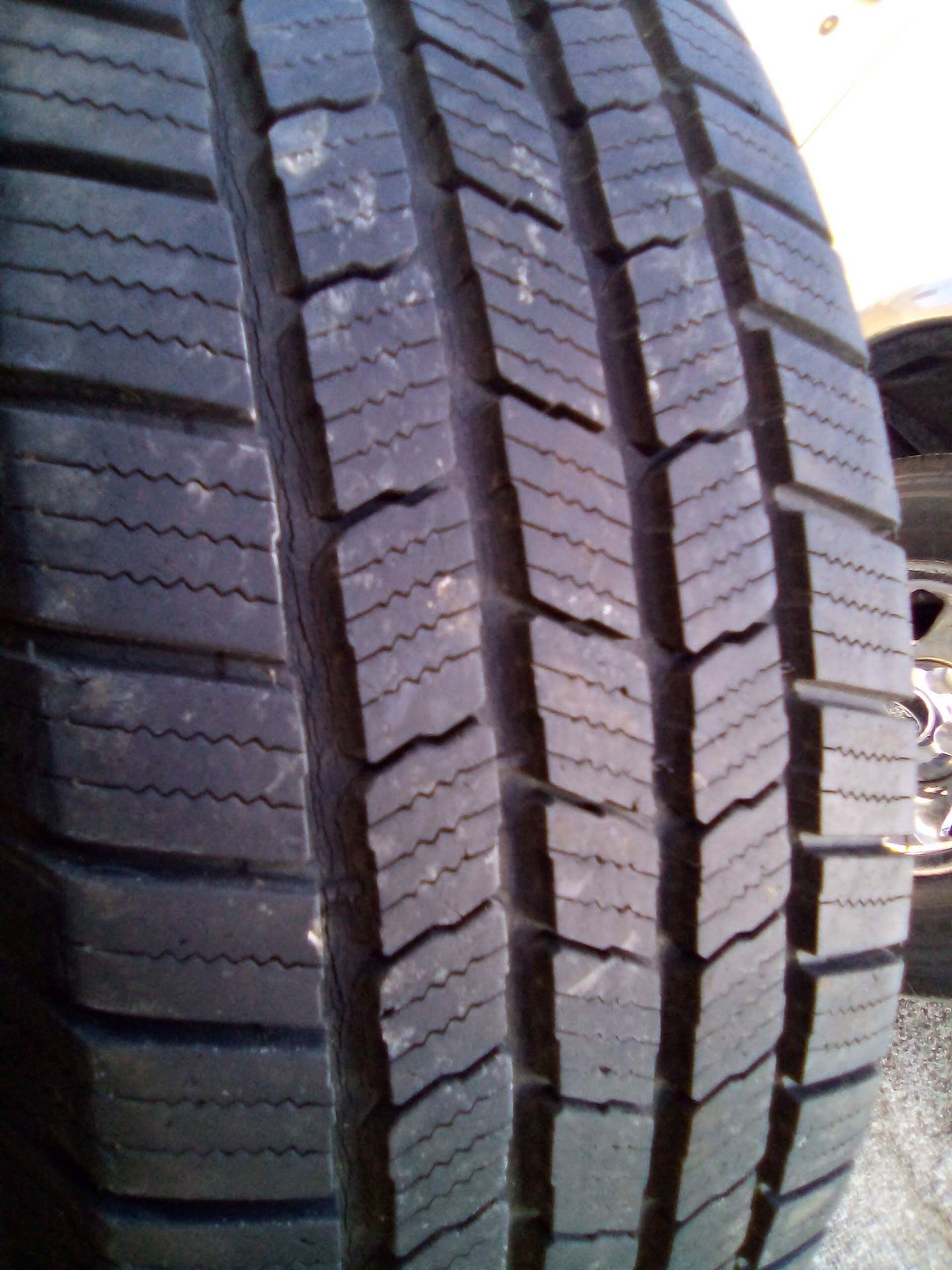 (2) 235/75/15 Michelin tires