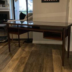 World Market Desk