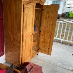 Armoire Or tV Cabinet
