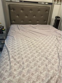 Queen bedroom set