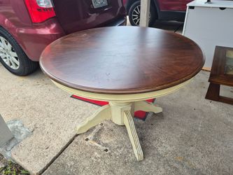 Nice Used Round Dining table.