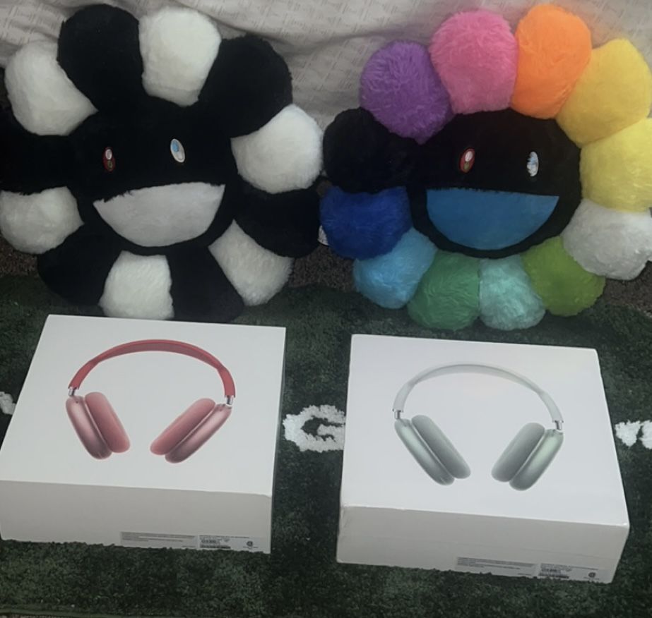 AirPod Maxes Red And Green