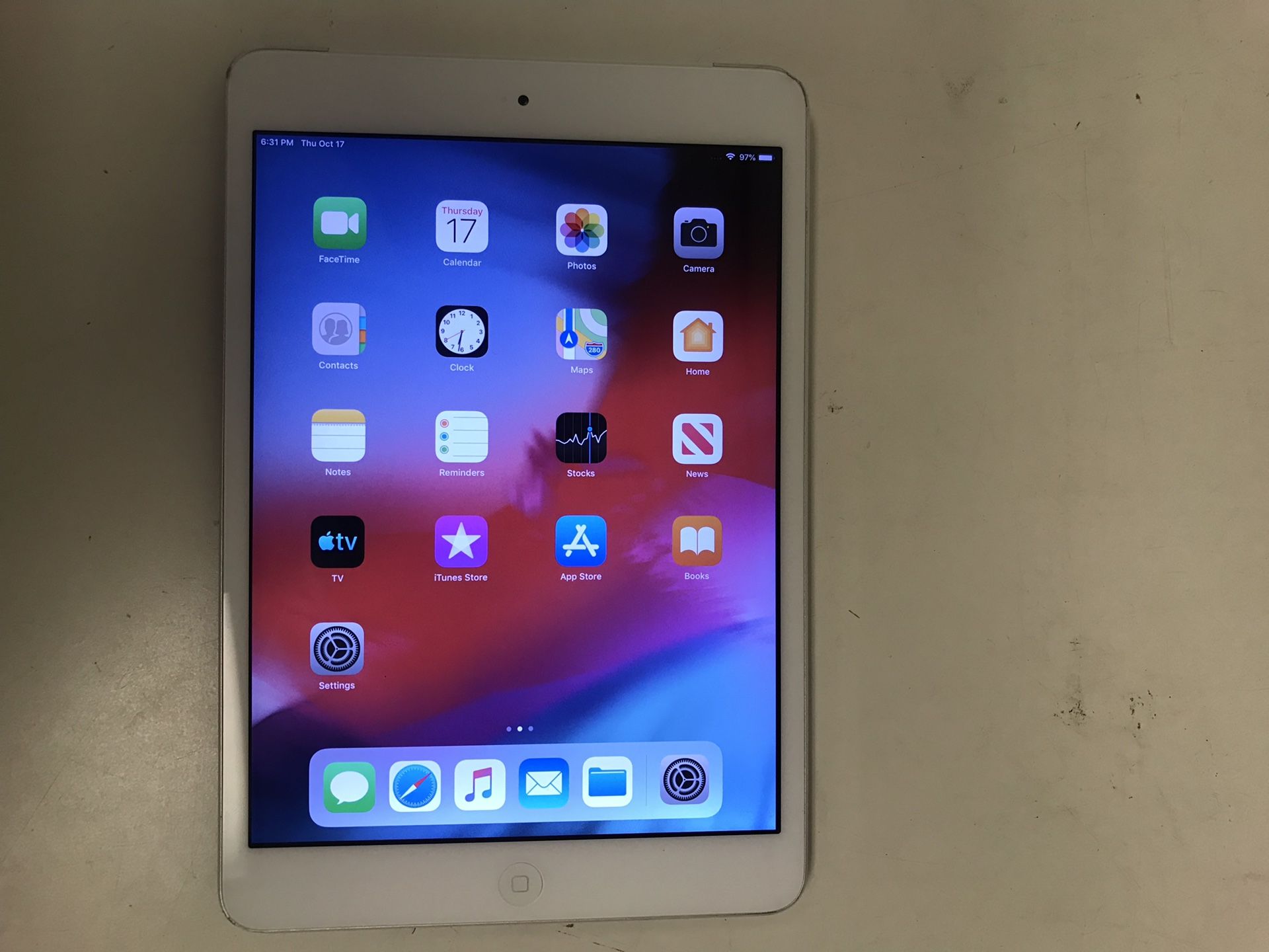 Apple ipad mini 2 32gb white with charger good condition