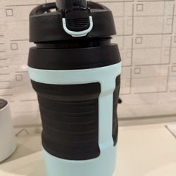 Under Armour Insulated Water Bottle with Handle & Fence Hook