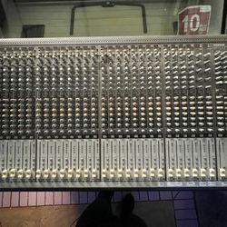 Mackie Onyx 32.4

32-Channel Analog Sound Mixing Console

