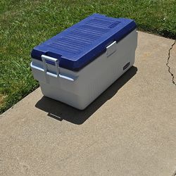 Rubbermaid Ice Chest 