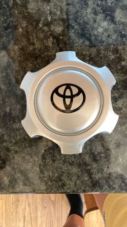 Toyota Hubcap Center Like New