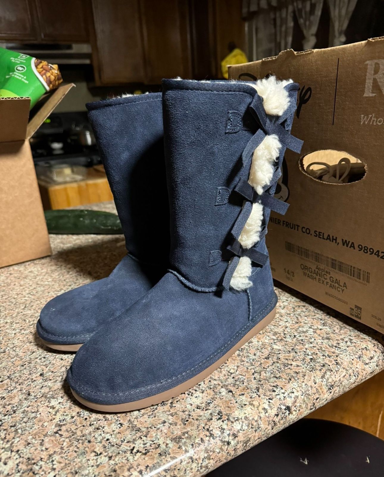 *KOOLABURRA - BY UGG Size 5