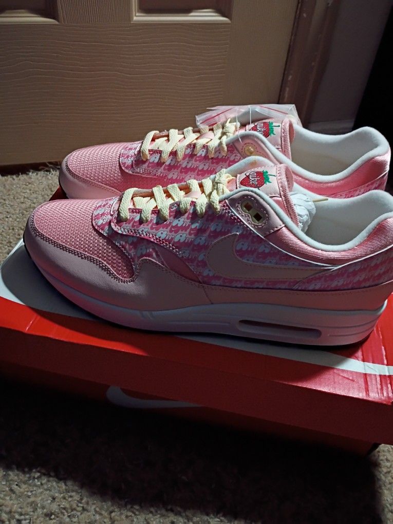 Special Edition Air Force Ones Strawberry Picks