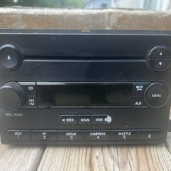 2005-2008 Ford F-250 OEM Radio & CD Player