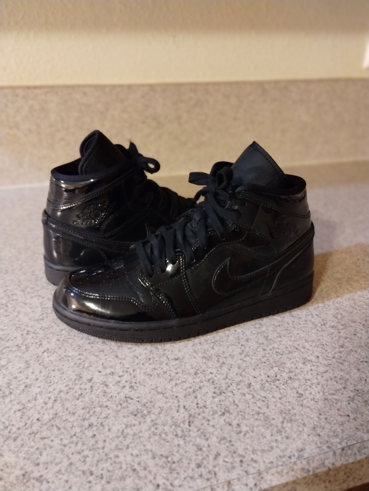 Women's Air Jordan 1 Mid SE Patent Leather Triple Black