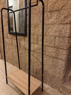 Freestanding garment rack