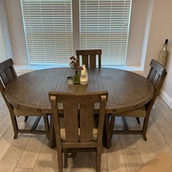 Breakfast table - Wood