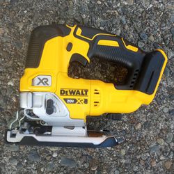 DeWalt DCS335 20volt Brushless Jigsaw. Almost New Condition. For Pick Up Fremont Seattle. No Low Ball Offers Please. No Trades 