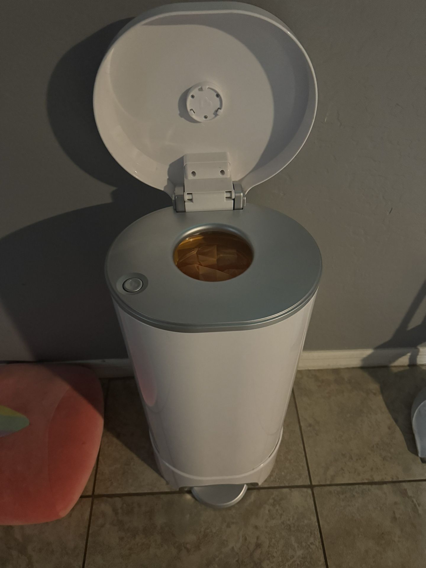Munchkin Step Diaper Pail for Sale in El Mirage, AZ OfferUp