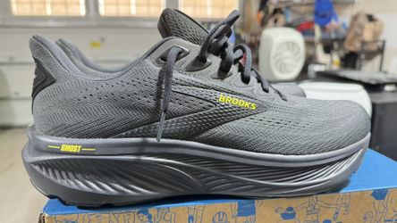 New  Brooks Size 11.5 Men